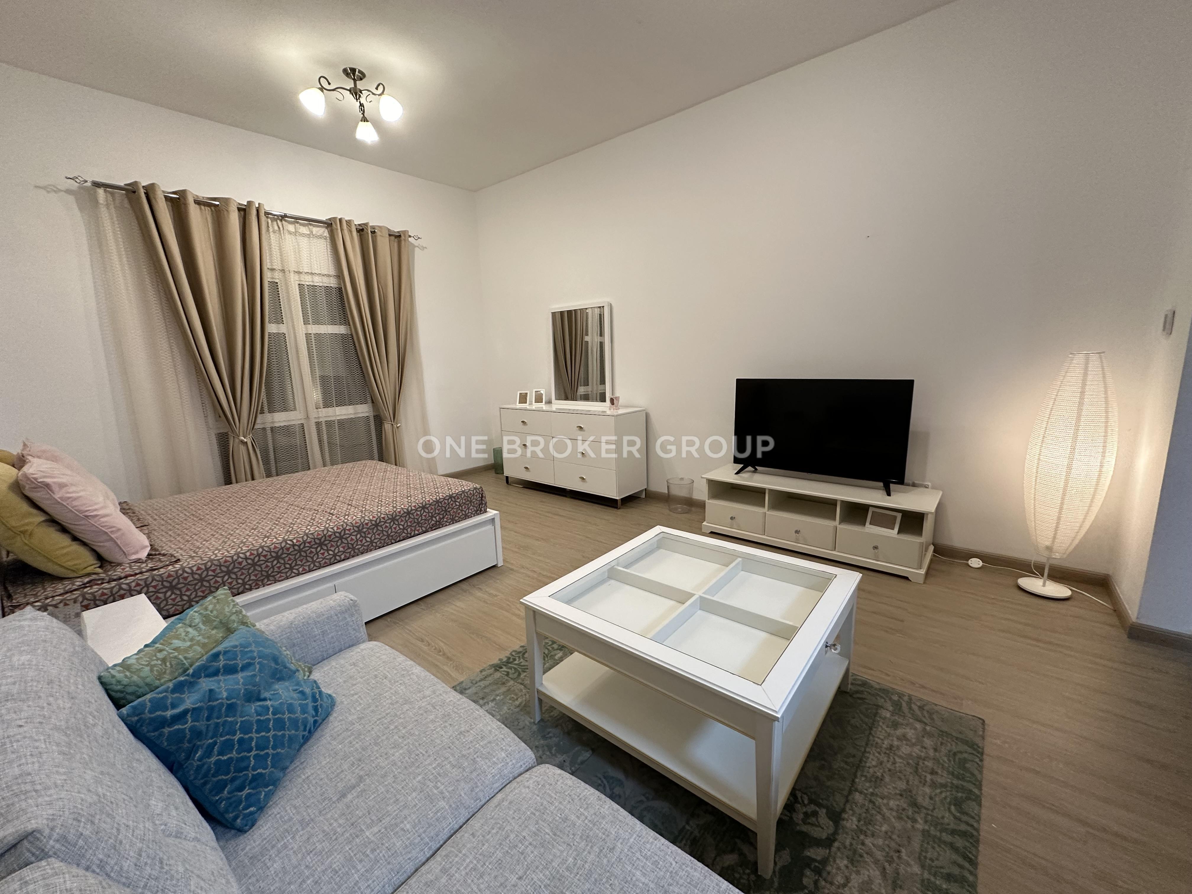 Furnished |Next to Metro |Avb From Jan