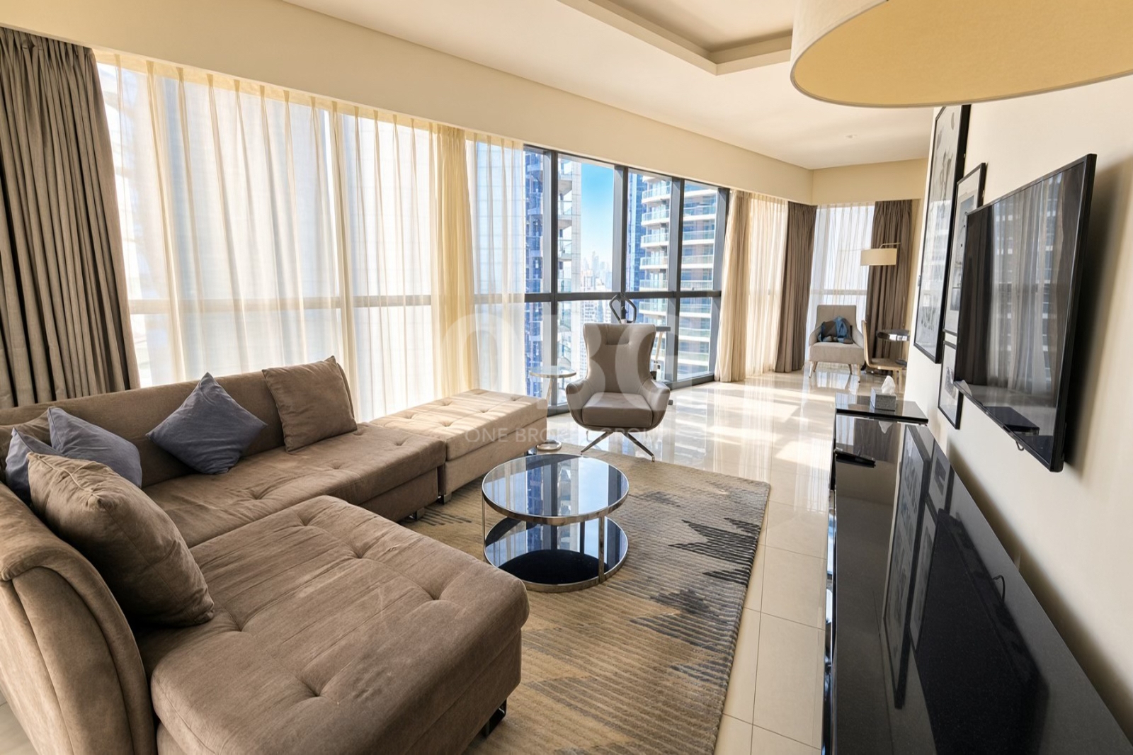 Spacious 2 Bed | Paramount Towers | Business Bay
