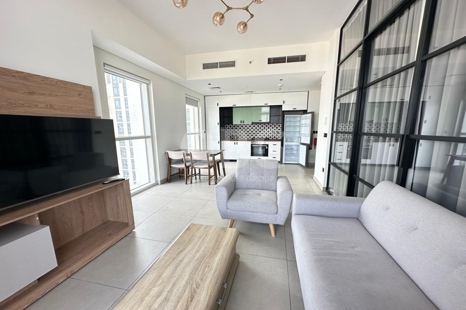 Fully Furnished I Corner Unit I Vacant