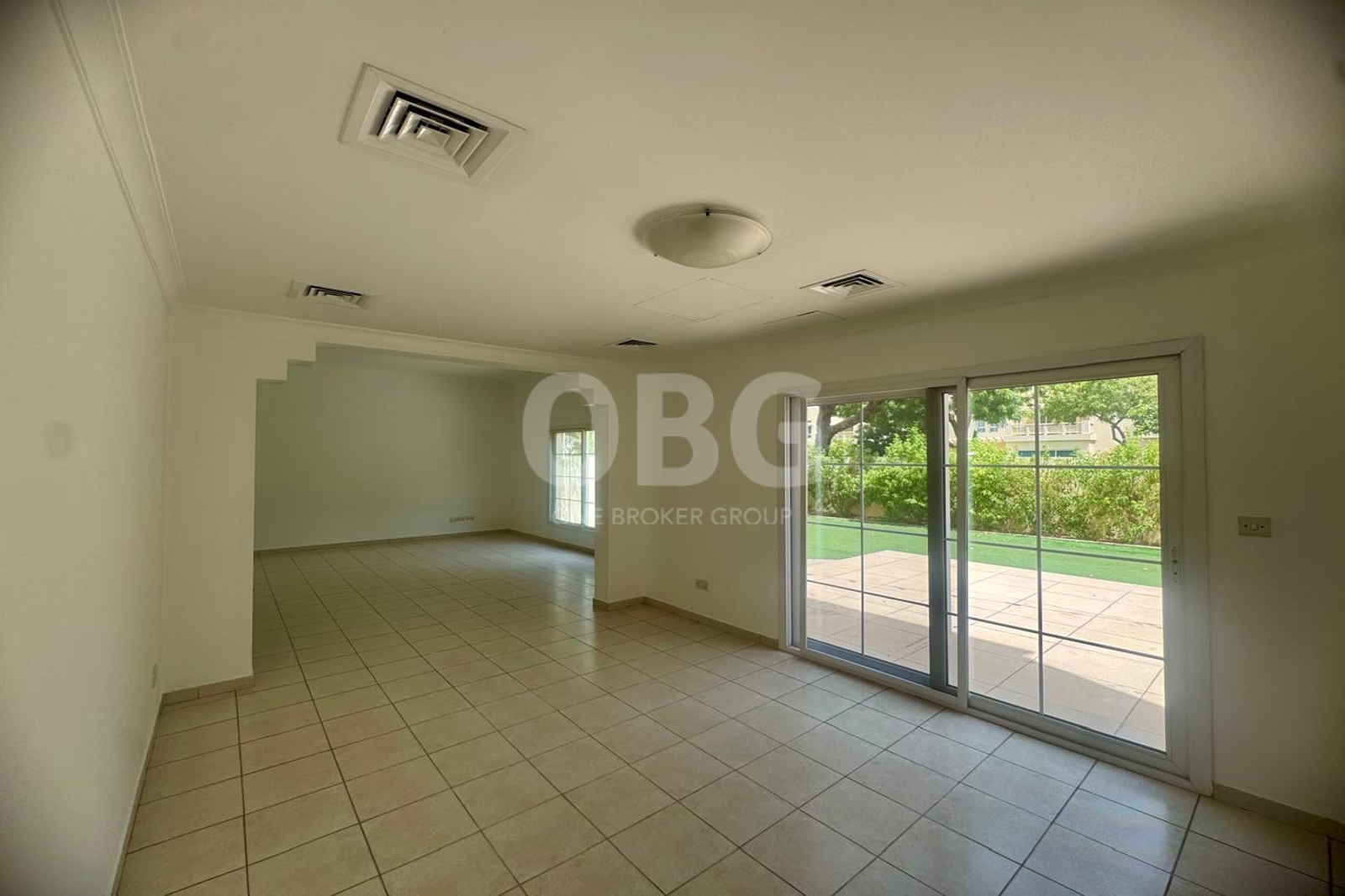 Large Layout | Single Row | Near Park