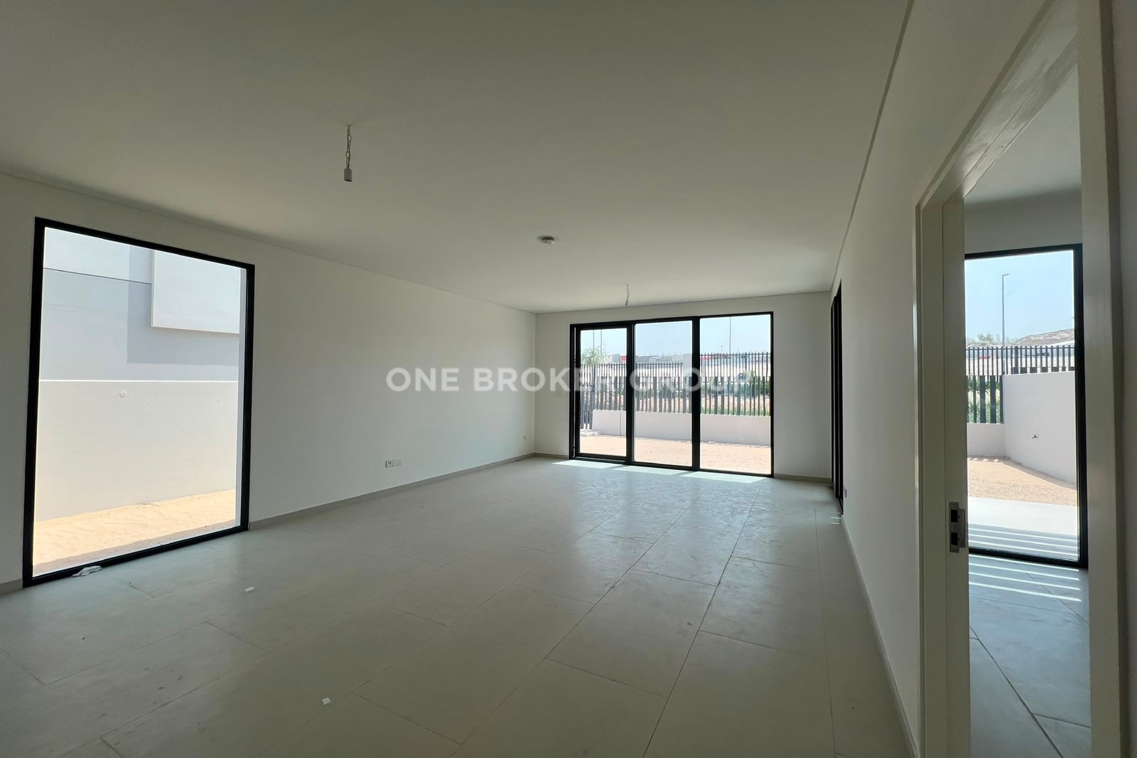 Single Row | Corner Unit | Easy Access To Entrance